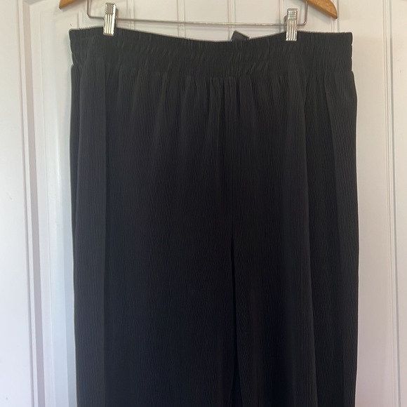 NWT Torrid Wide Leg Pull On Crop pants Size 1X or 14/16 - Picture 2 of 7